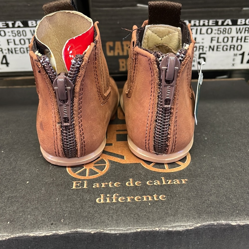 small boots - Picture 4 of 5